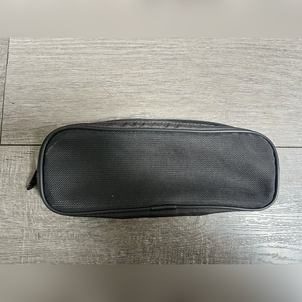 Tumi travel accessories mesh gray zip pouch NEW
$28.00
